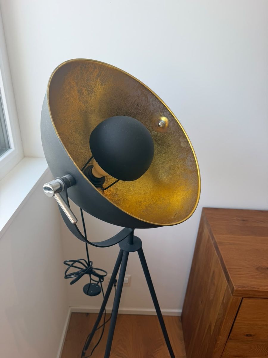 Lampes: Stehlampe Stativ schwarz-gold – D'occasion à Dübendorf par jonas.buehler 1
