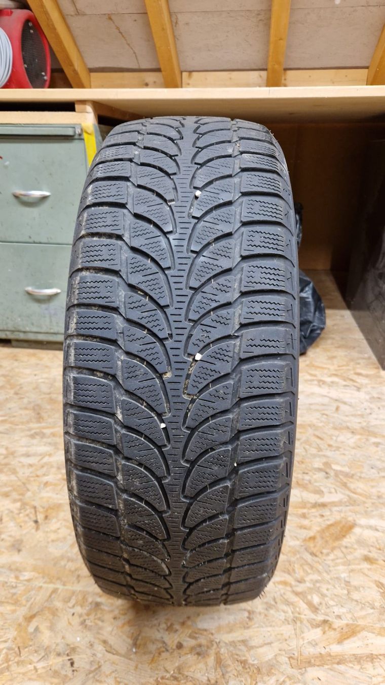 Pneumatici & Ruote complete: Winterpneus Blizzak LM-80 235/60R18 – Usato da Lüterswil venduto da Xrraptor 3