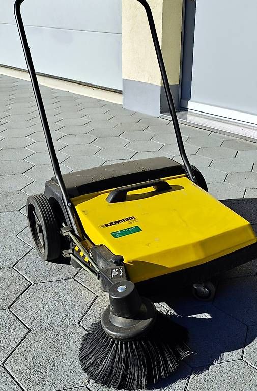 Tutte le macchine: Kärcher Kehrmaschine  970 – Usato da Romanshorn venduto da Holzenstein 1