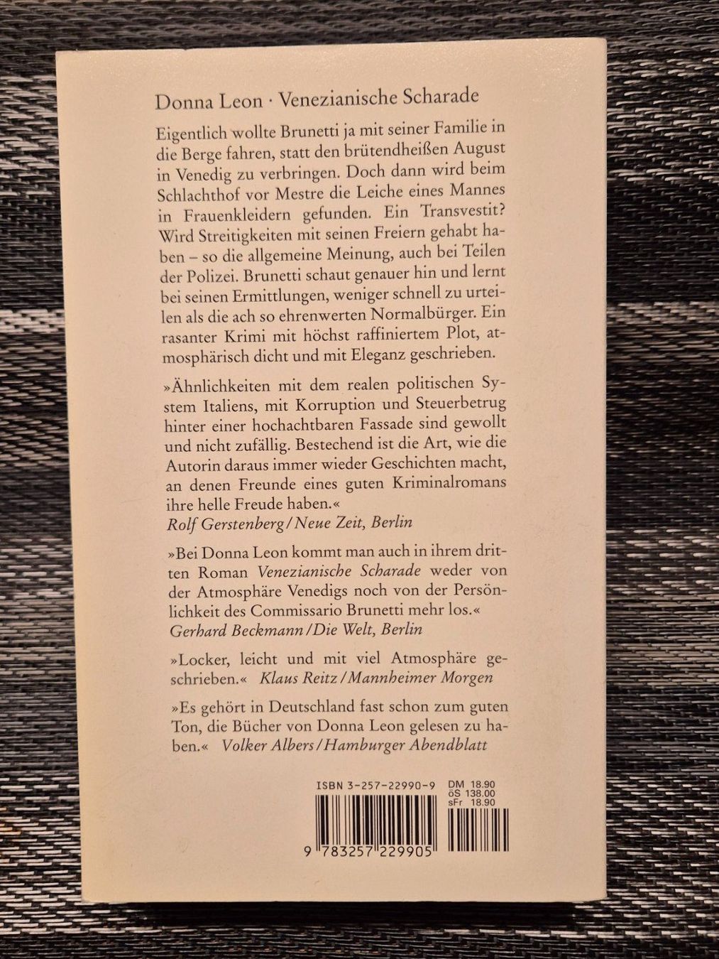 Libri: Donna Leon: "Venezianische Scharade" – Usato da Rüttenen venduto da Mushorn 1