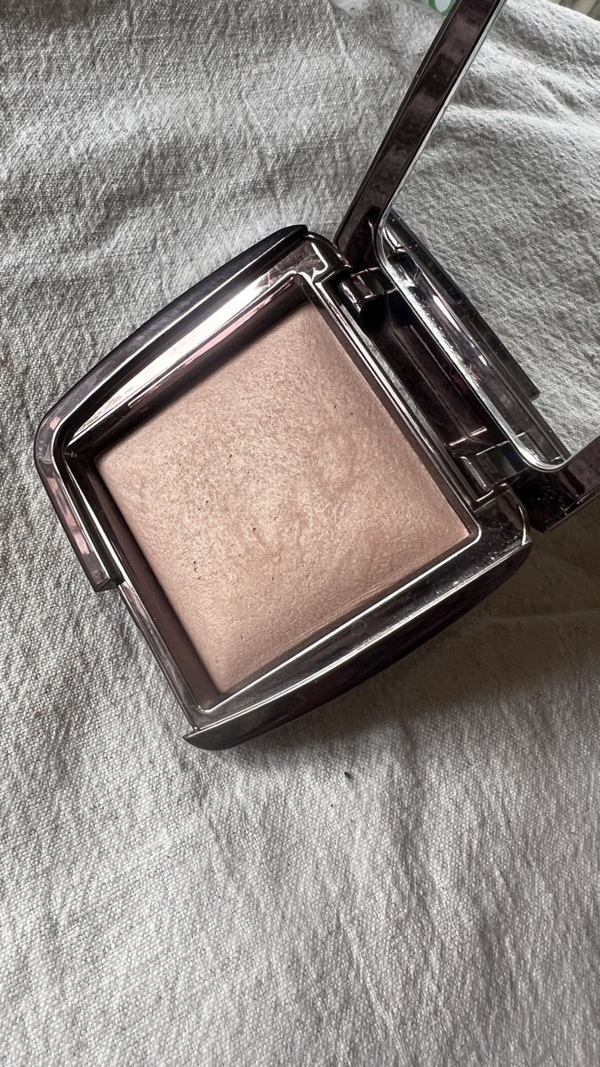 Make-up: Hourglass Ambient Radiant Light – Usato da Zürich venduto da Colorazul