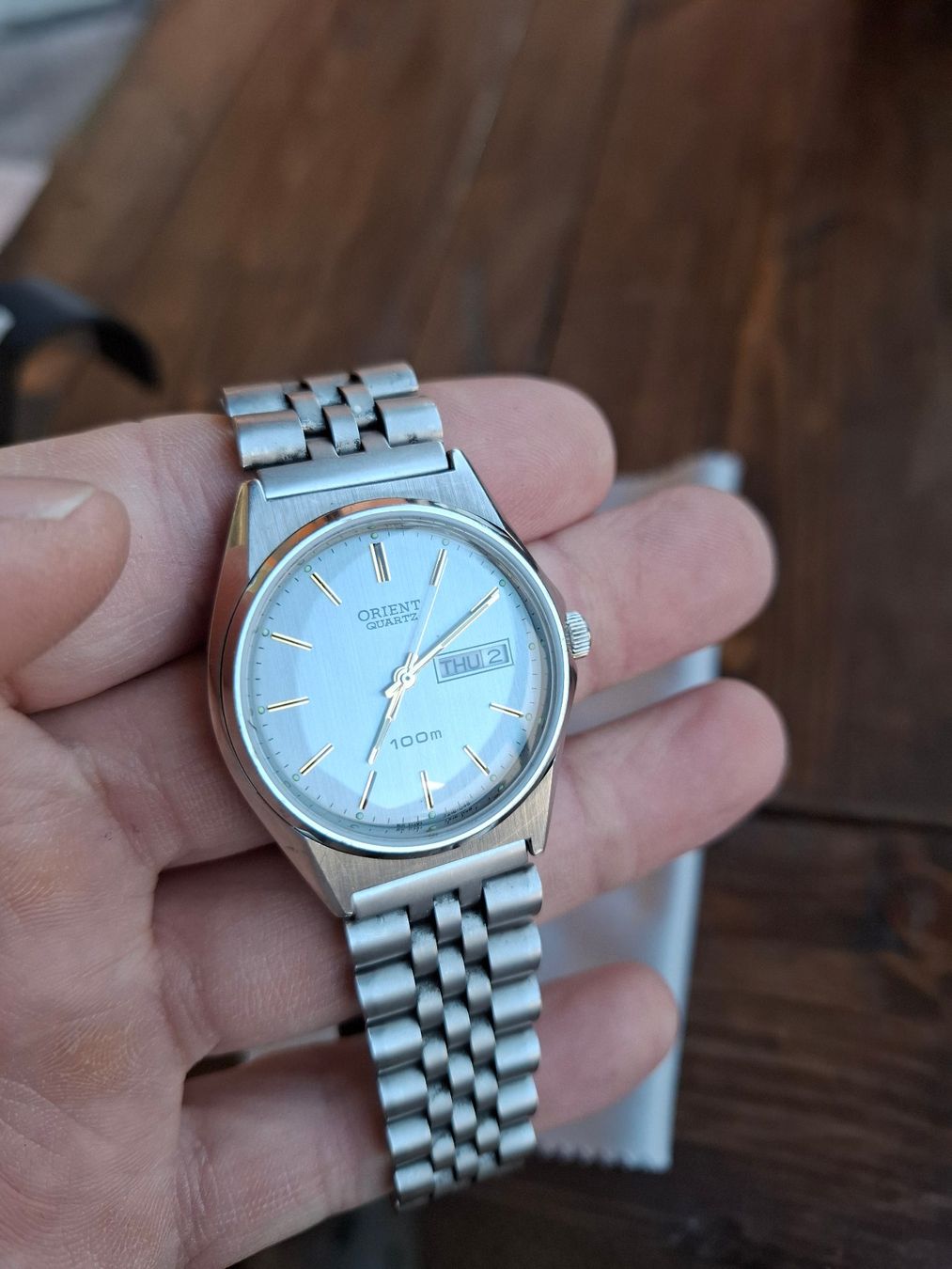 Orient Uhren: Orient Quarzuhr 100m Metallband – Gebraucht aus Effretikon von RossTheBoss