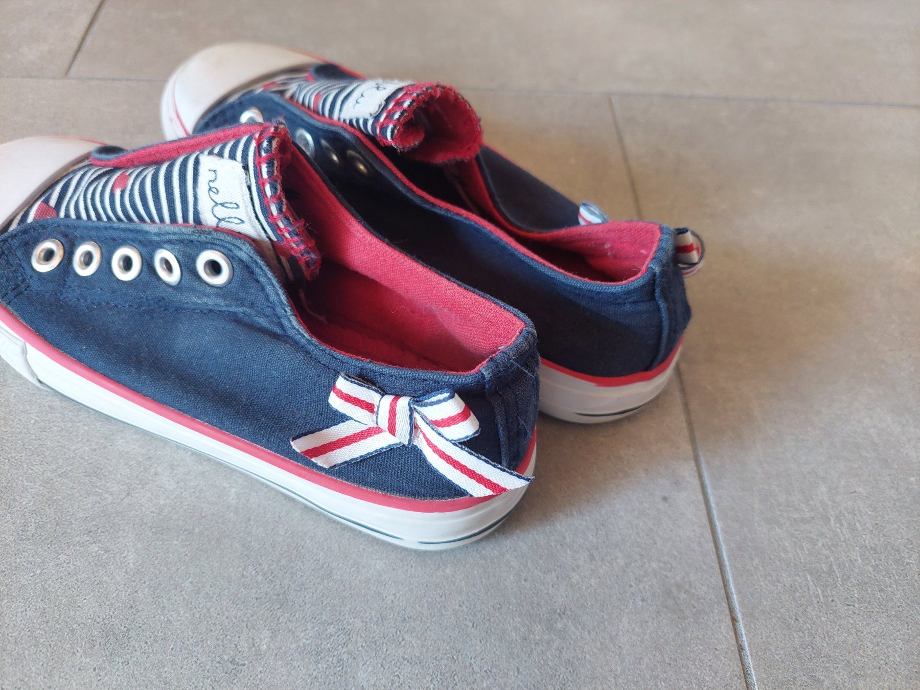 Scarpe per ragazze: Stoffschuhe / Schuhe Grösse 31 – Usato da Wiesendangen venduto da troawus 2