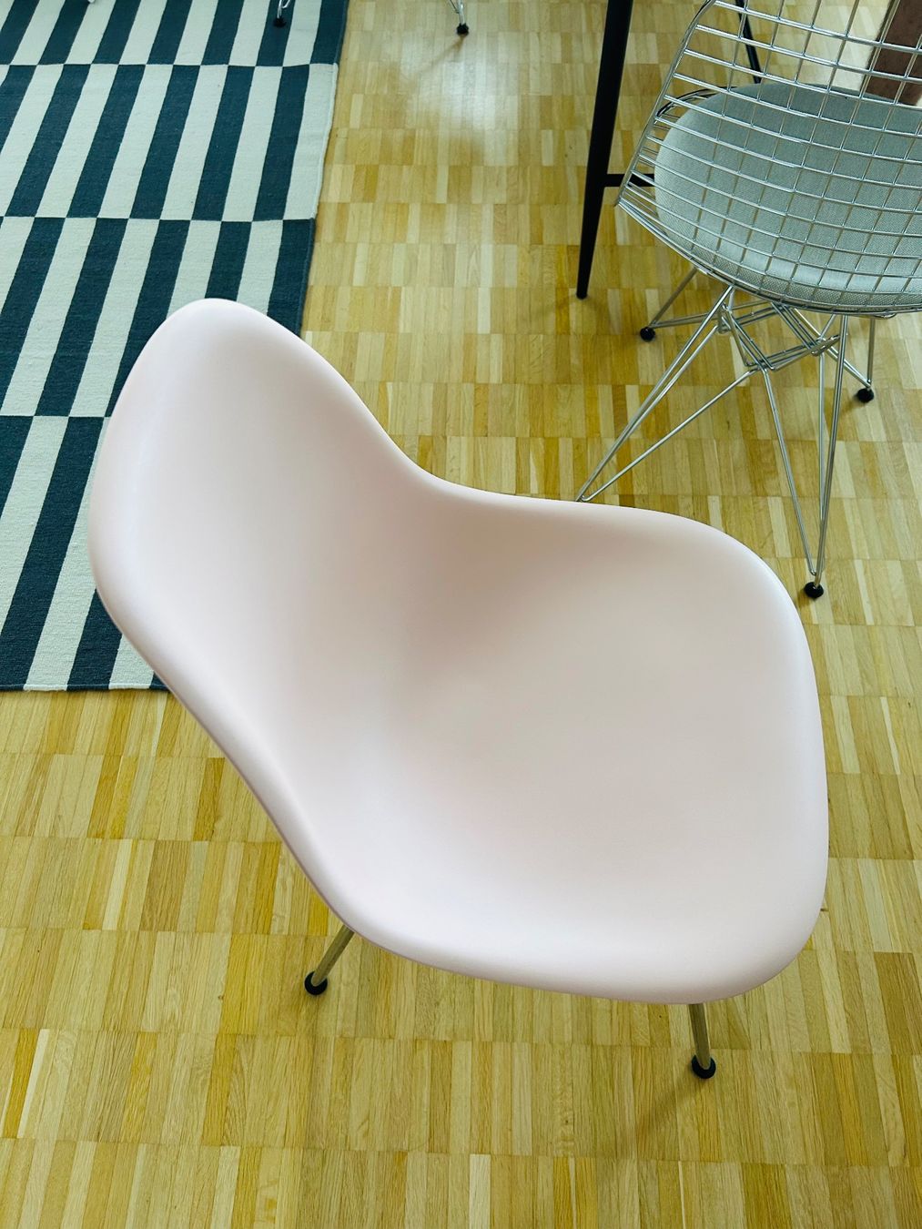 Vitra Stühle: Vitra Eames Plastic Side Chair – Neu (gemäss Beschreibung) aus Zürich von _Josh_ 4