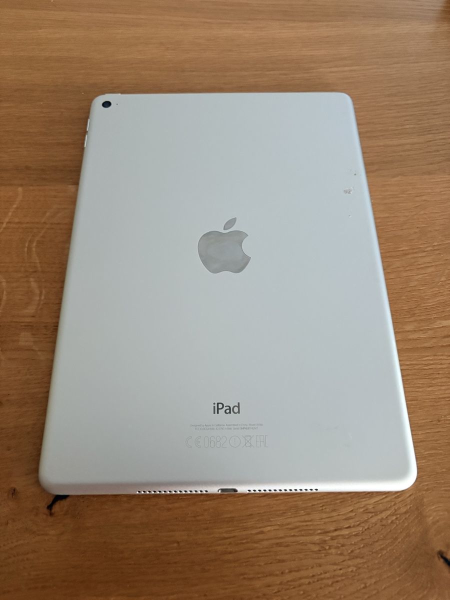 Apple Tablet PC: iPad Air2, 16 GB, A1566 – Usato da Hombrechtikon venduto da Bruenel 1