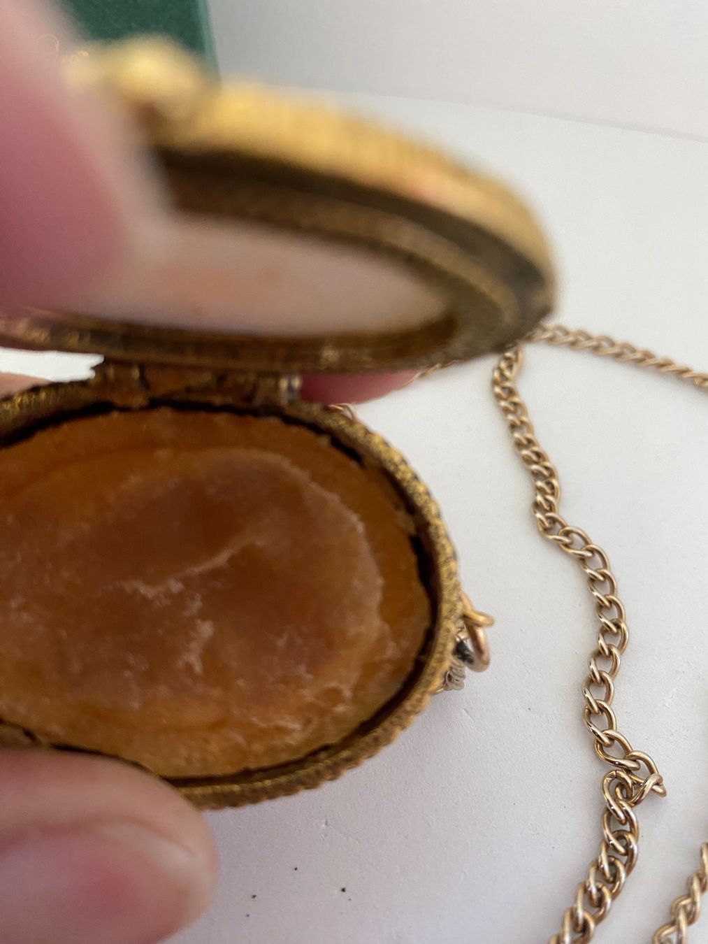 Catenine: Collier ancien doré avec parfum solide – Usato da Bouveret venduto da wes_7zll 3