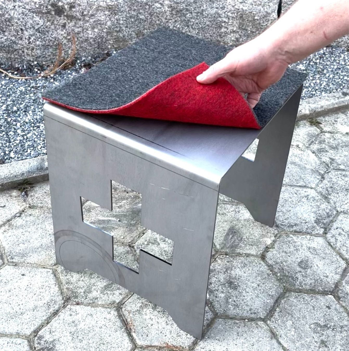 Sgabelli: Garten Hocker aus Stahl Blumen oder Schweizerkreuz – Nuovo e nell'imballaggio originale da Mauren venduto da rundumsfest