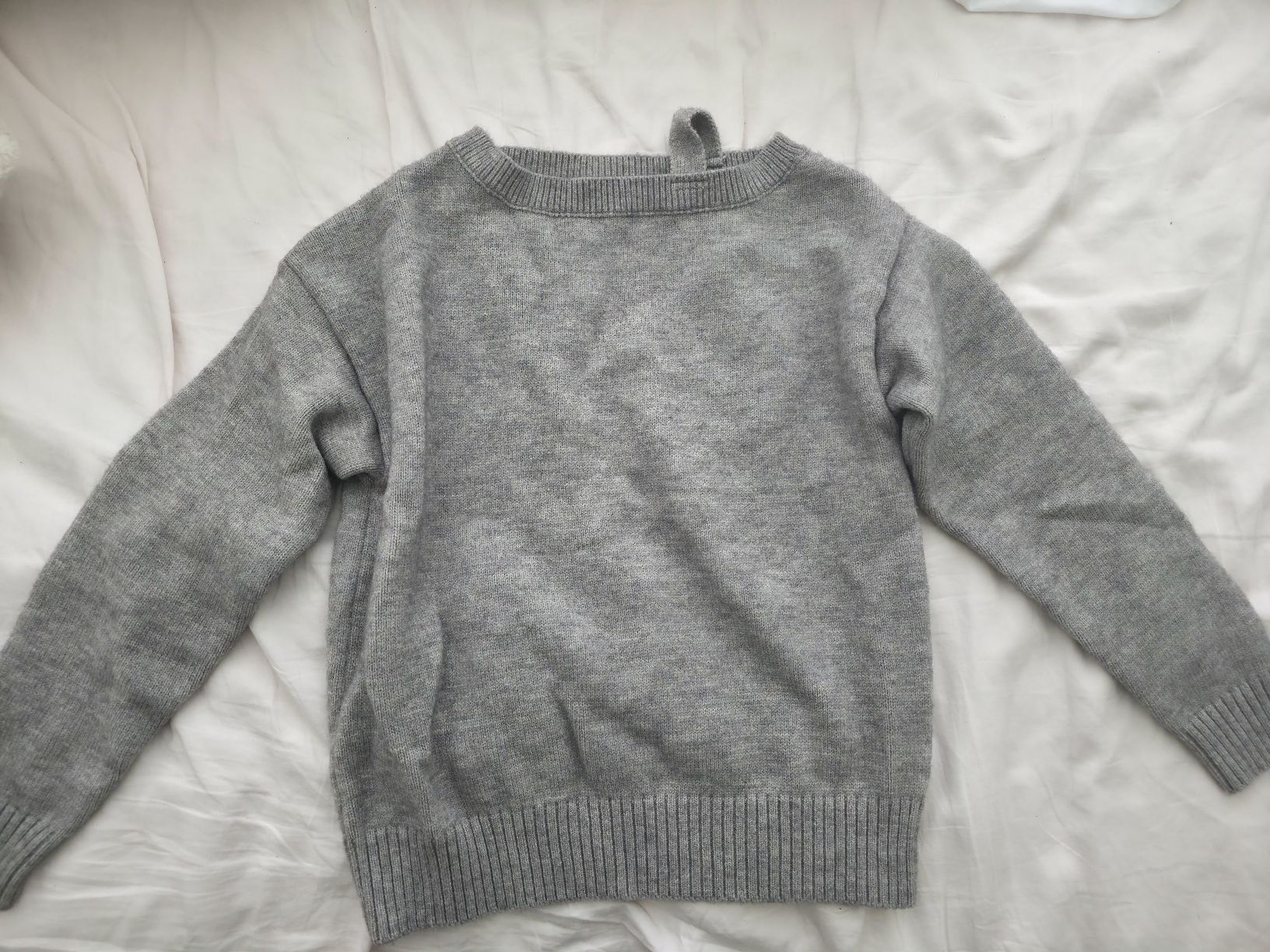 Maglioni & Felpe: Grey sweater – Usato da Hombrechtikon venduto da moonwaterqueen