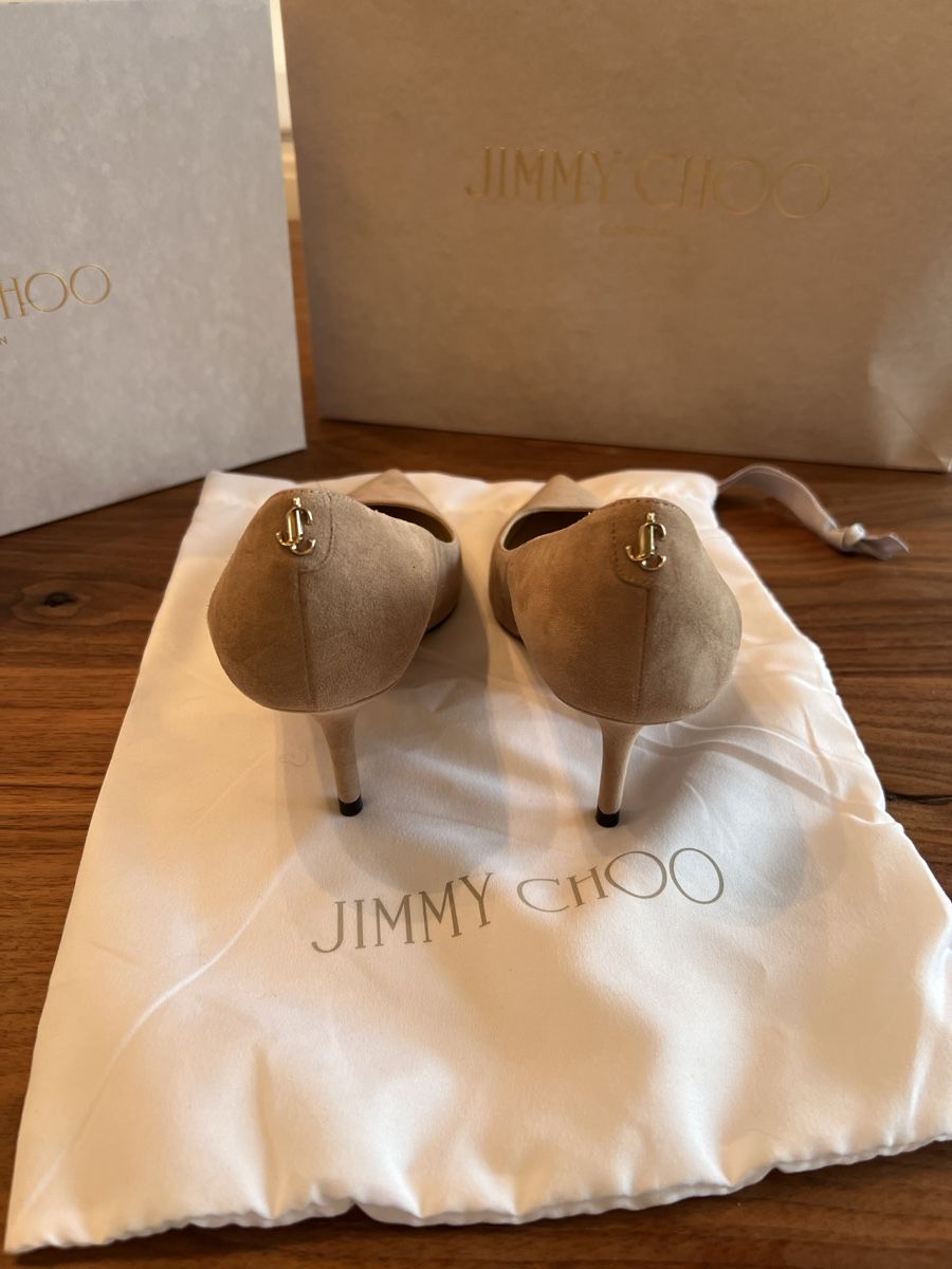 Scarpe da donna: Jimmy Choo Pumps Gr. 36 Wildleder beige – Usato da Basel venduto da Peonia2010 1