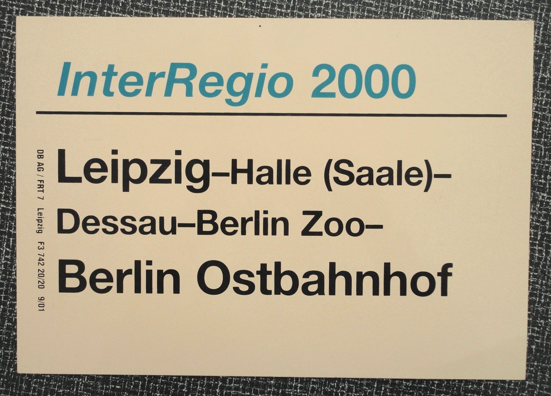 Insegne: Zuglaufschild  InterRegio 2000  Leipzig - Berlin Ostbahnhof – Usato da zürich venduto da parts5060
