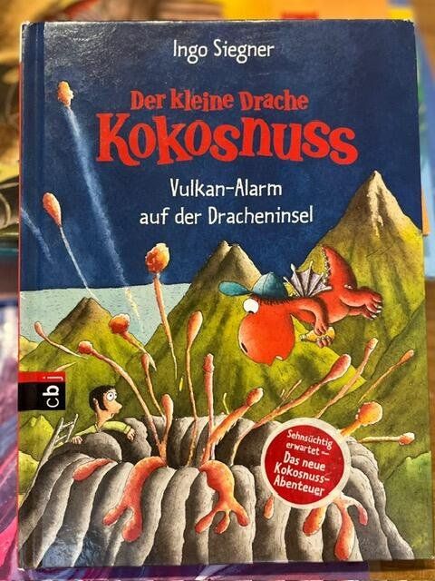 Libri: Der kleine Drache Kokosnuss - Vulkan-Alarm – Usato da Reinach BL venduto da zurli44
