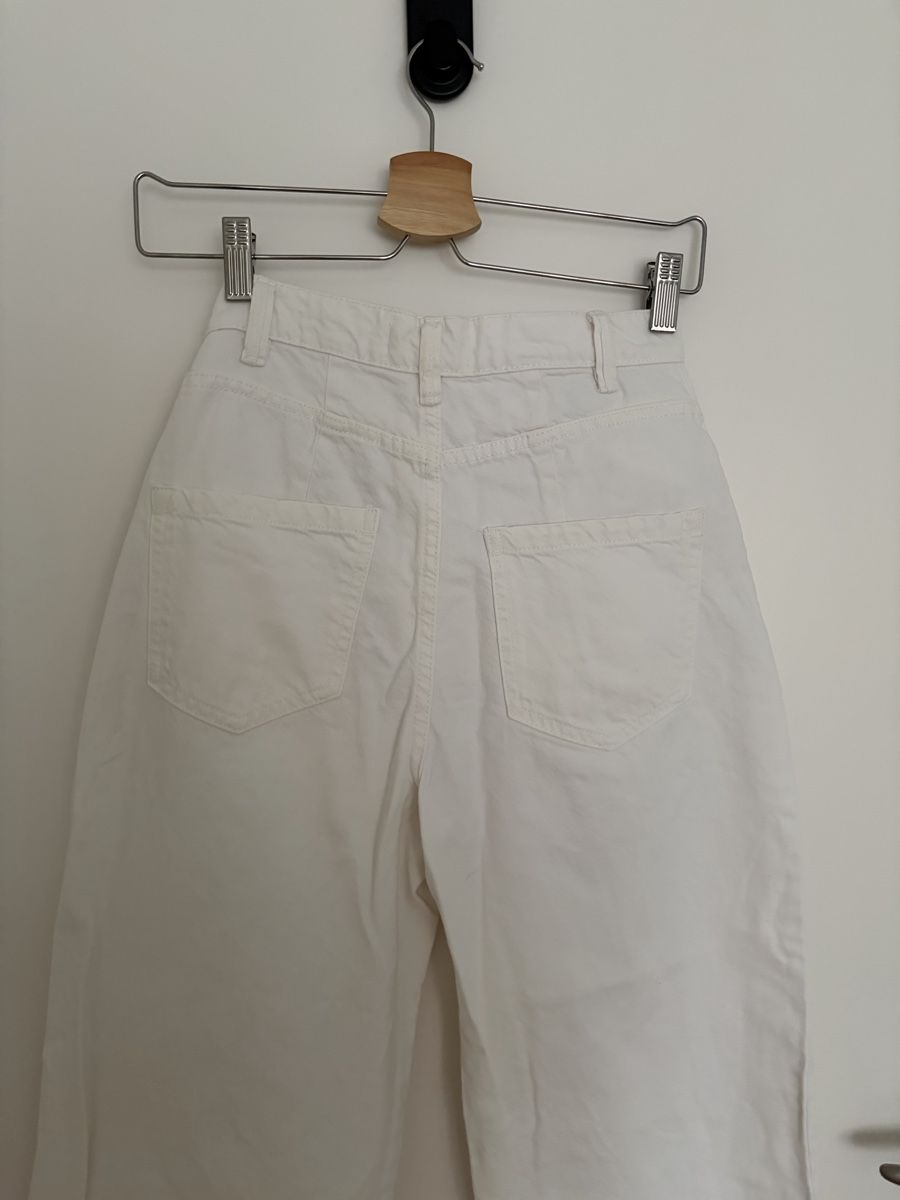 Bershka Jeans: Denim White Wide Leg Jeans – Usato da Zürich venduto da cha_l8t5 1