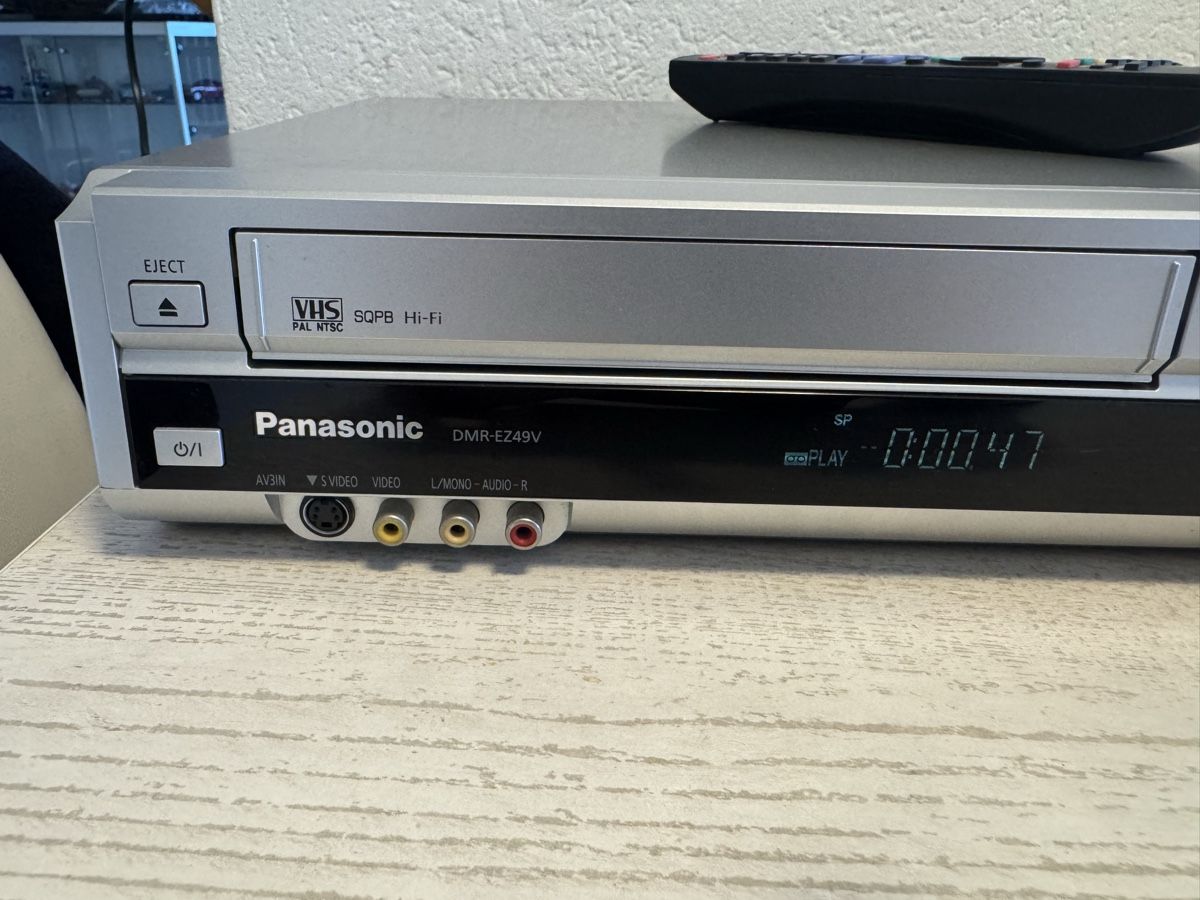 Panasonic Enregistreurs: Panasonic dmr-ez49v vhs dvd recorder – D'occasion à Zunzgen par milesdavis76 1