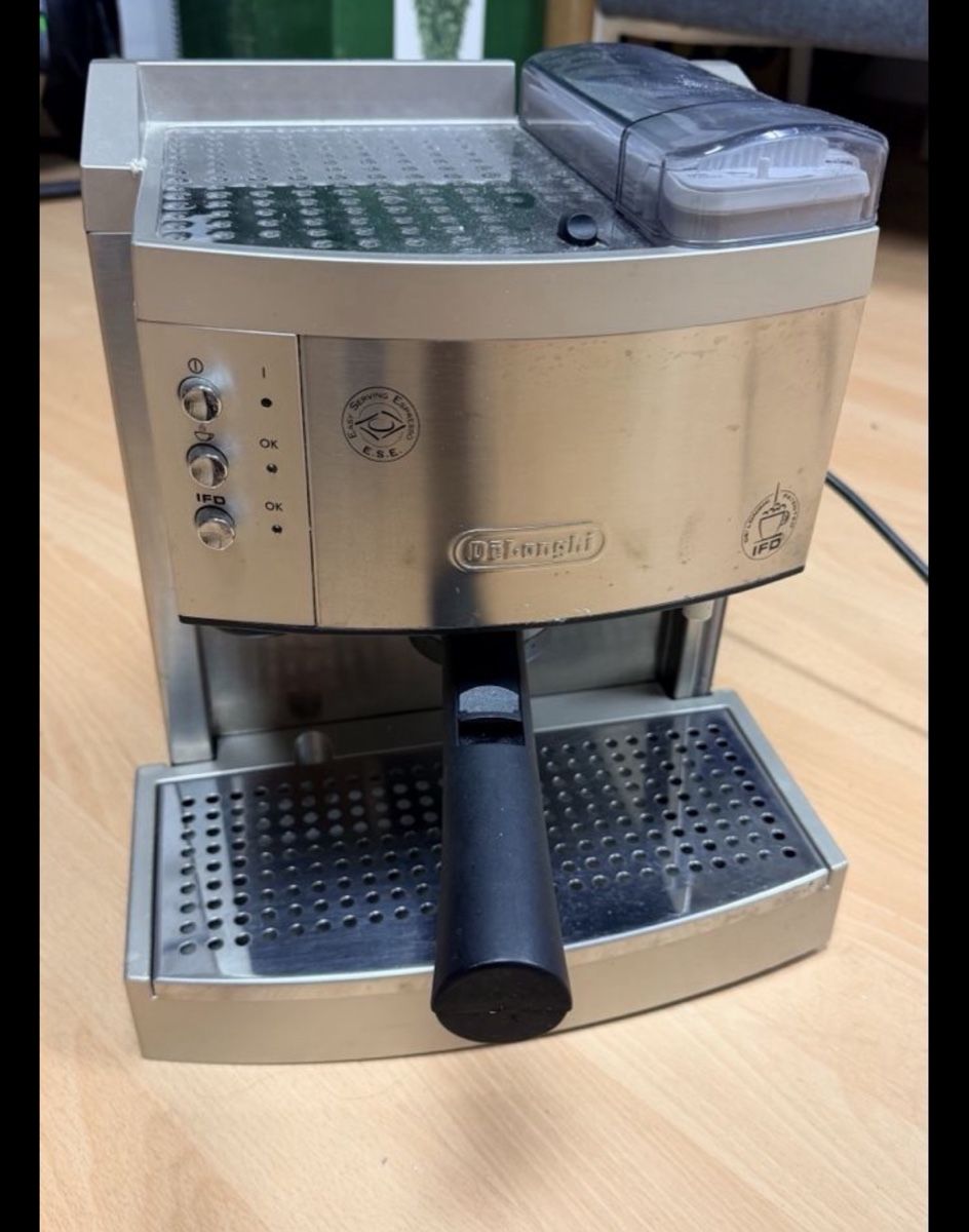 De'Longhi Kaffeemaschinen & Espressomaschinen: Macchina caffe DeLonghi ECAM, argento, usata – Gebraucht aus Jonen von gio_52yc