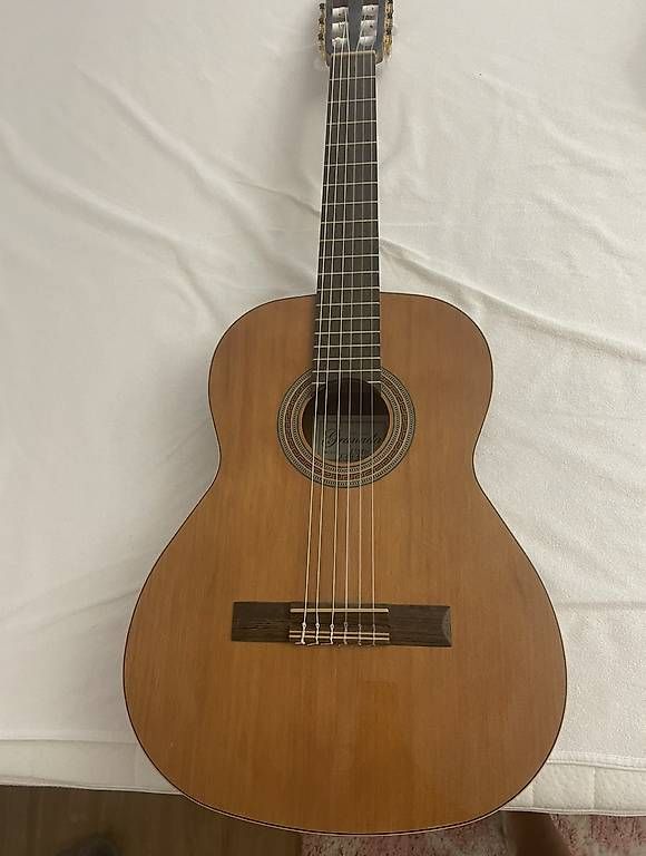 Musikinstrumente: Gitarre neu mit Zubehör  – Gebraucht aus Riehen von IvoC02 2