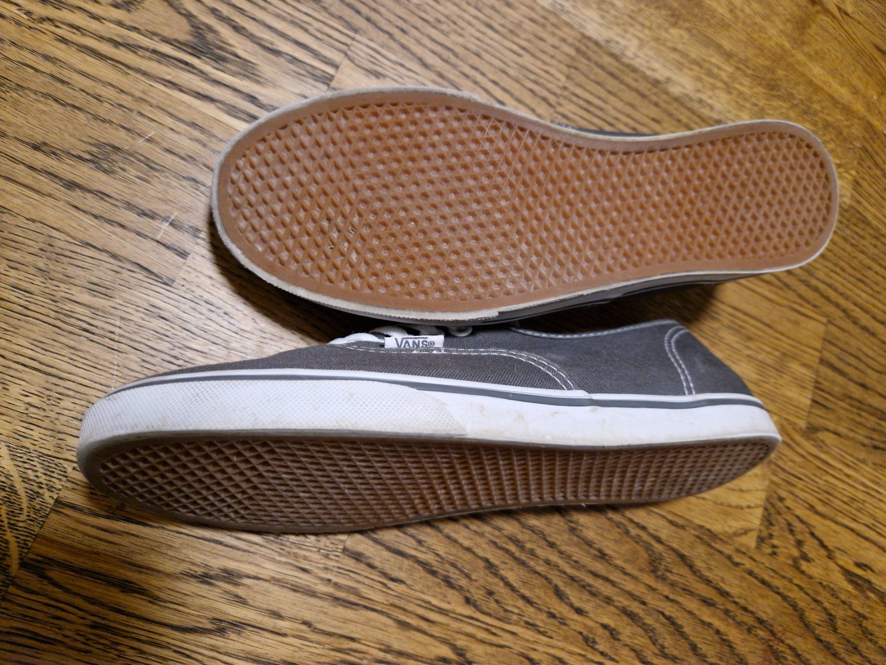 Vans Herrenschuhe: VANS Sneaker Gr. 39.5 Damen Schuhe Grau – Gebraucht aus Benken SG von EgMoJo 1