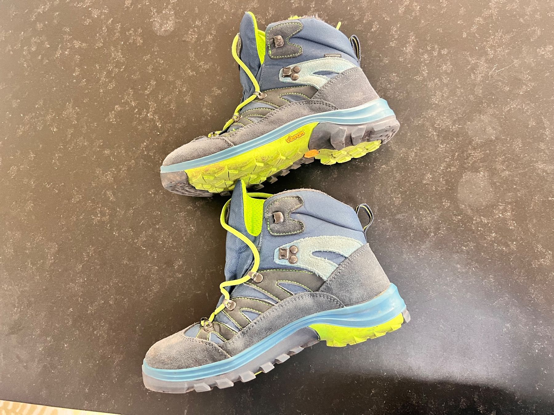 Scarpe per ragazzi: Kinder-Wanderschuhe, waterproof, Gr. 37 – Usato da Muri b. Bern venduto da suedamerika1