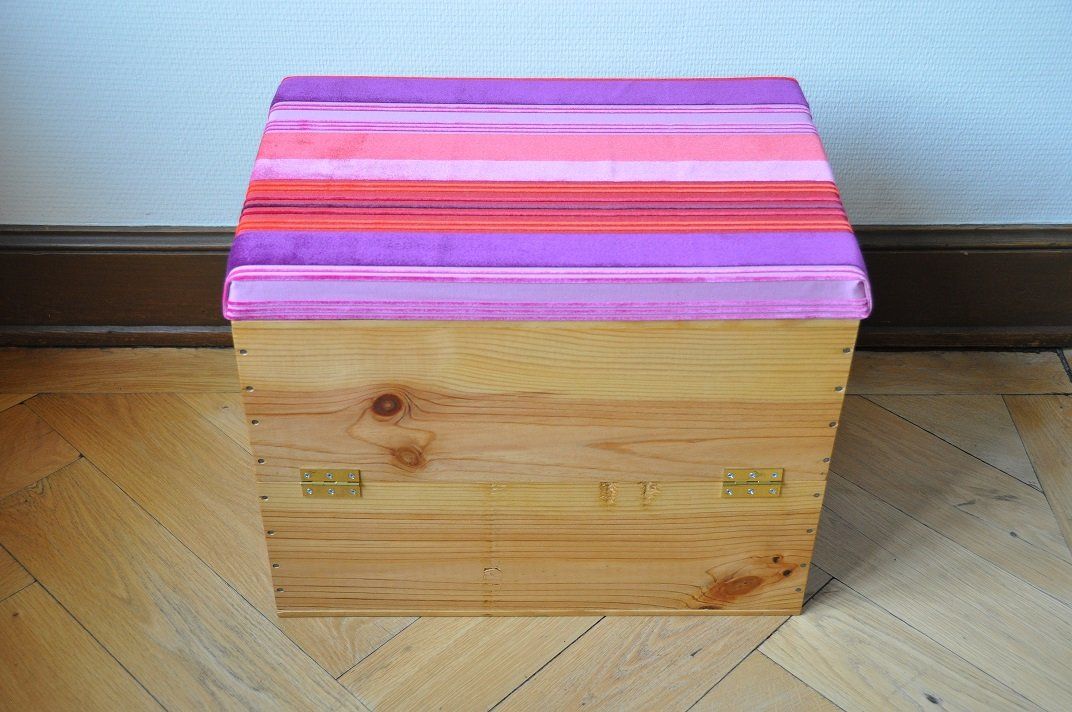 Truhen: Exklusive Sitztruhe/Sitzhocker/Möbel aus Weinkisten Mod. 08 – Neu (gemäss Beschreibung) aus Zürich von kisten-karl 6