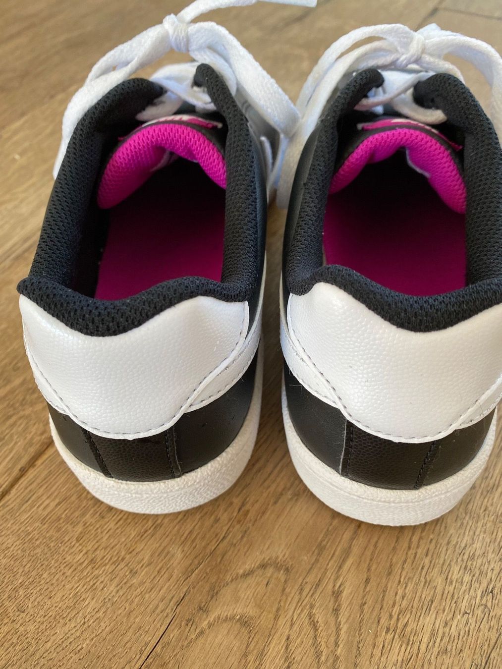 Nike Scarpe da donna: Nike Sneakers  Gr.40 – Usato da Davos-Platz venduto da Ihirsch 1