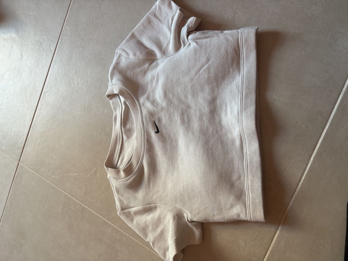 Nike Top: Nike Sport Top in S – Nuovo (secondo la descrizione) da Aarwangen venduto da emelie.1101
