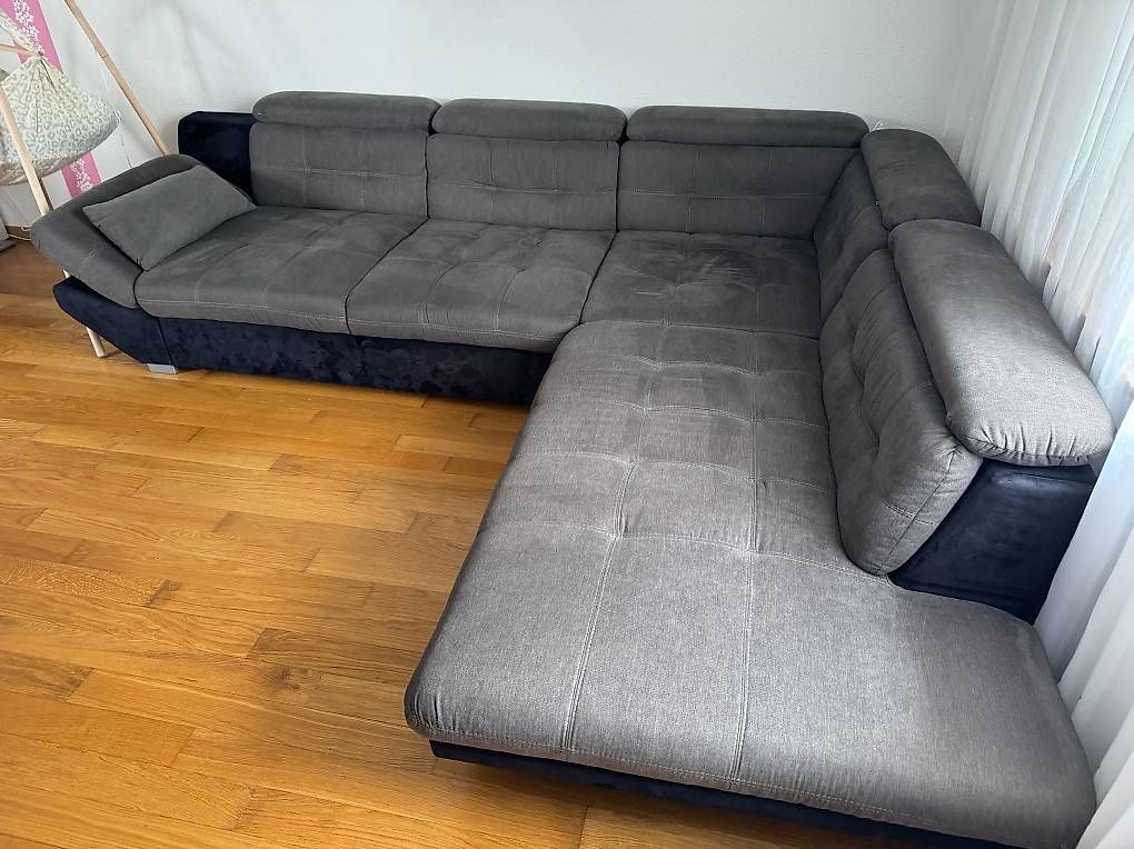 Sofas: Grosses Sofa mit Bettfunktion und Schublade – D'occasion à Bern par Sabrinathomet