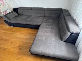 Grosses Sofa mit Bettfunktion und Schublade