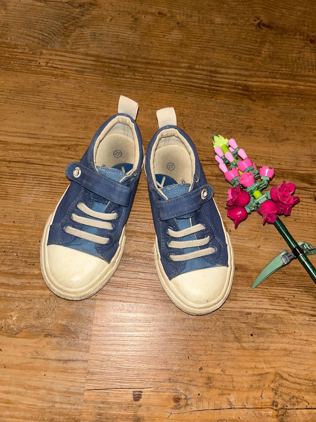 Scarpe per ragazzi: Blaue Turnschuhe Okaidi 27 – Usato da Safenwil venduto da 2hand_aber_wertvoll