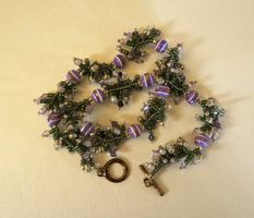 Kette Glasperlen violett/grün