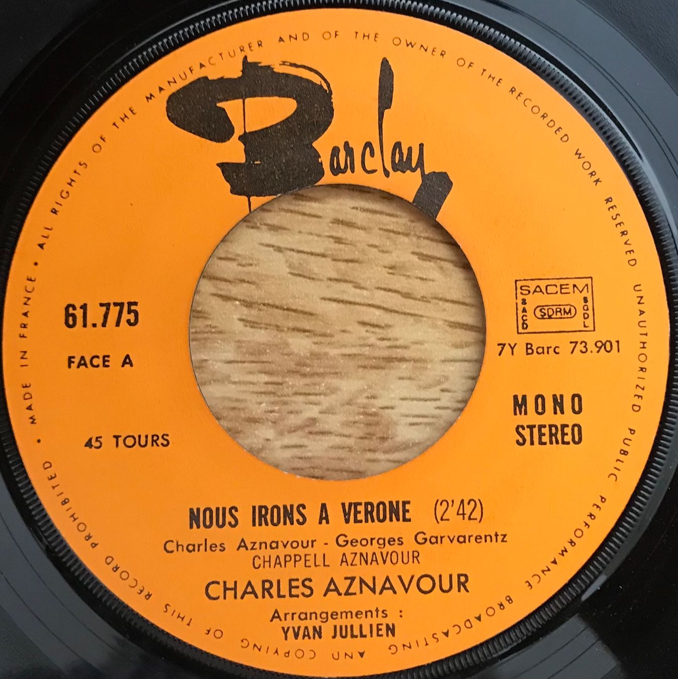 Dischi in vinile: CHARLES AZNAVOUR - NOUS IRONS À VERONE – Usato da Bussigny venduto da vinyl-pas-cher 2