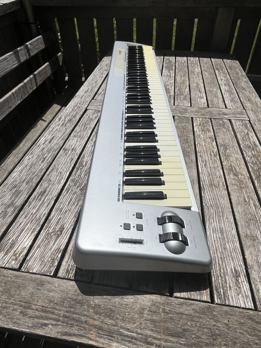 M-Audio Strumenti musicali: M-Audio Keystation 88es Keyboard — MIDI-Controller – Usato da Wiesenberg venduto da swissantik 4
