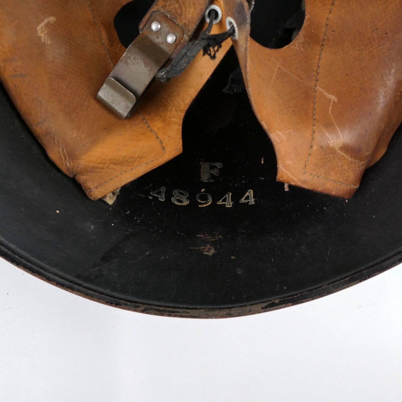 Feuerwehr: Schweizer Feuerwehr-Stahlhelm – Gebraucht aus Volketswil von brockipfannenstil 8