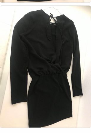 Sexy Kleid mit Detail am Rücken, praktisch neu