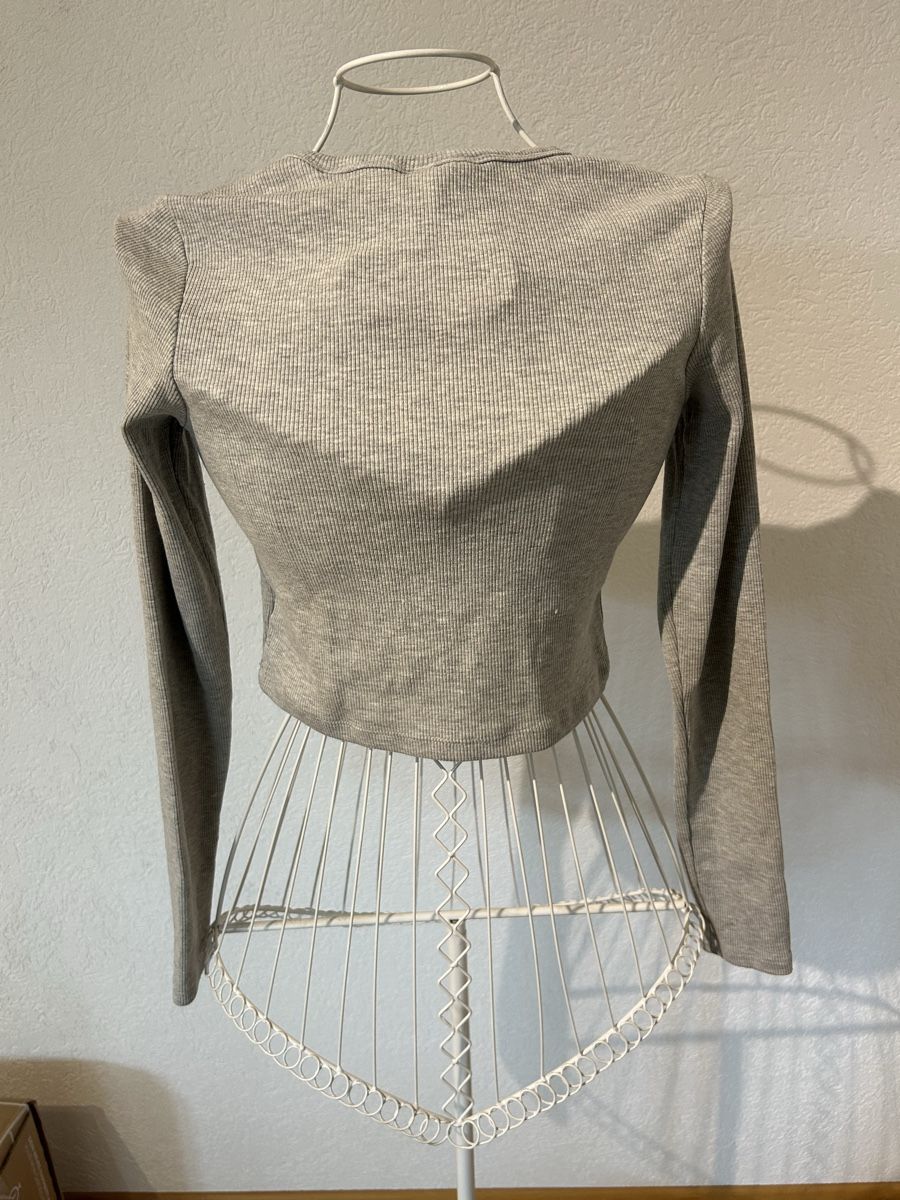 T-Shirts: graues longsleeve – Gebraucht aus Schmitten FR von let_k9yc 1