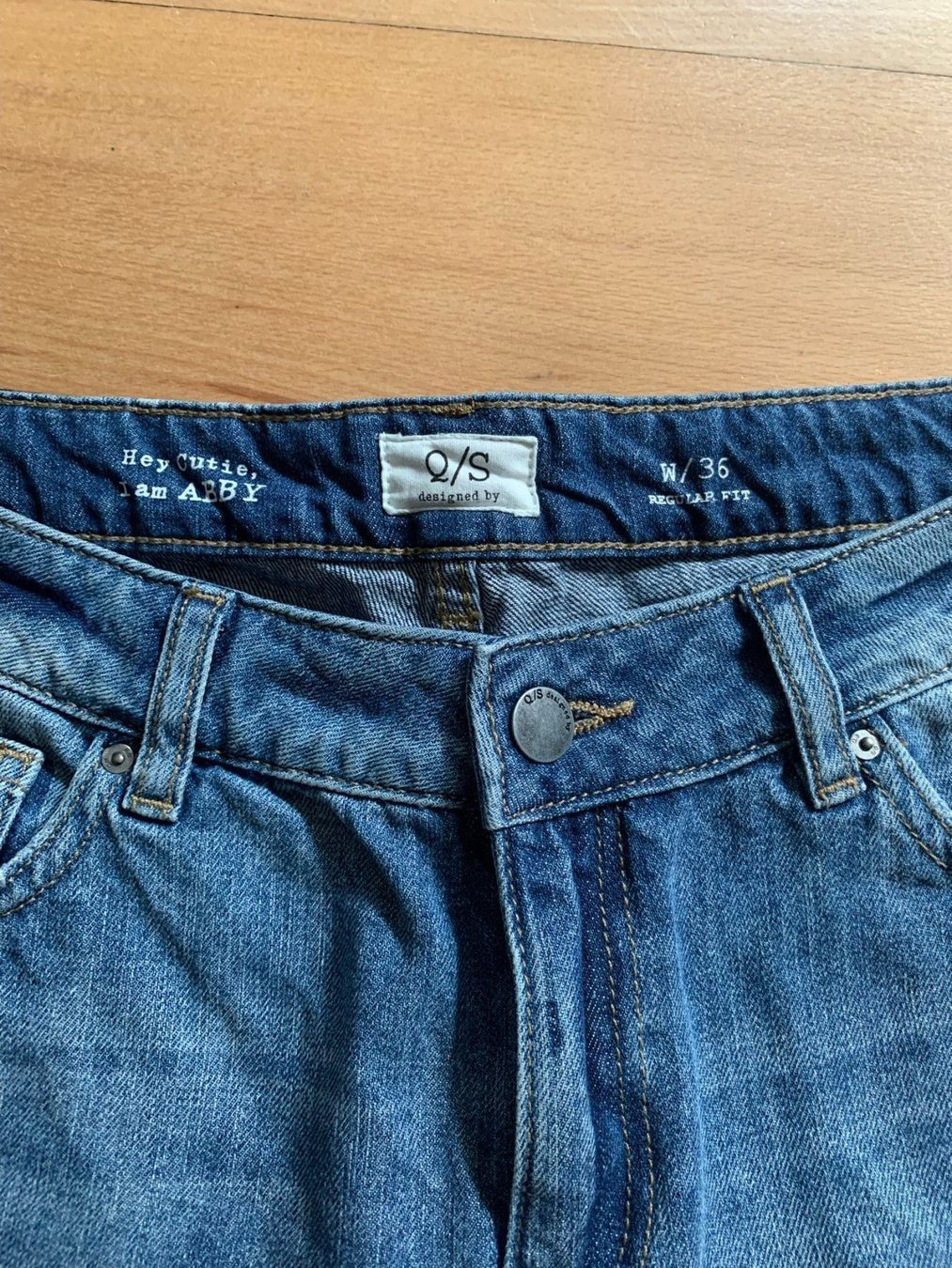Jeans: Q/S S.OLIVER - Jeansshorts blau 36 – Usato da Zürich venduto da Diazaio 1