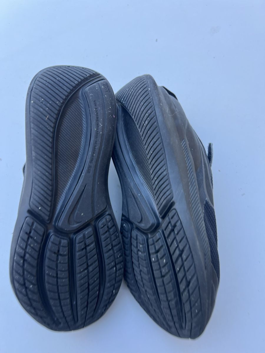 Nike Scarpe per ragazzi: Nike Turnschuhe Gr. 31 – Usato da Heiligkreuz (Mels) venduto da fodo 1