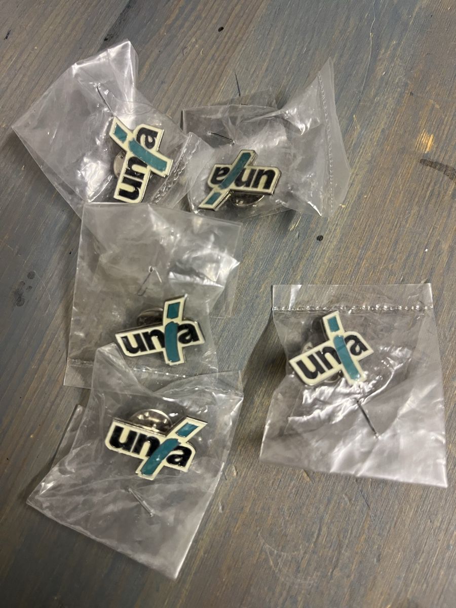 Plaketten & Abzeichen: 5 Unia Ansteckpins - Neu – Neu und originalverpackt aus Zürich von guti82