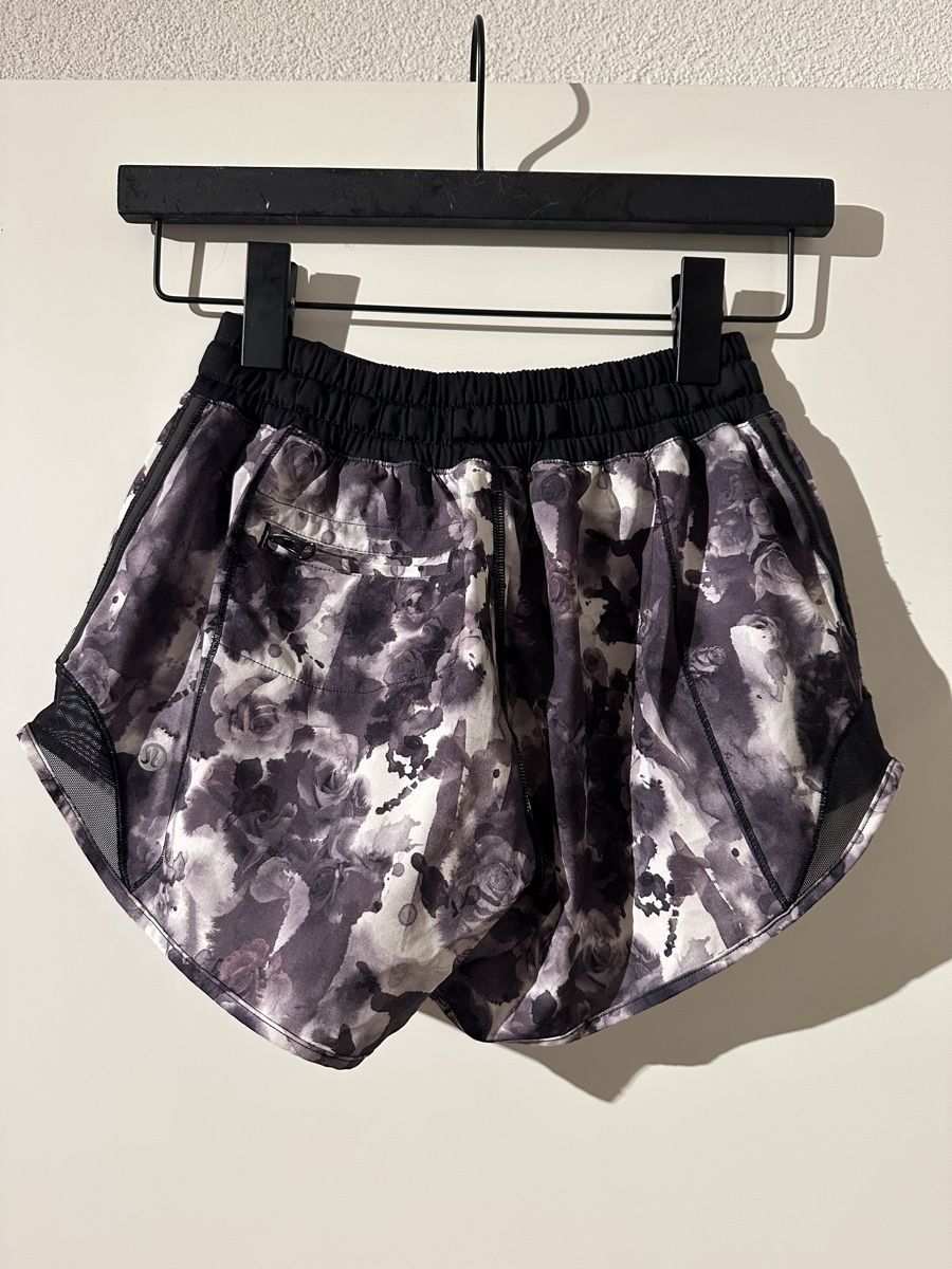 Lululemon Pantaloni: lululemon running short - size 2/EU34 – Usato da bözberg venduto da amy_7wz8 3