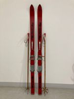 Ski (13 F), alte Holzski von ca. 1960 mit Bambusstöcken