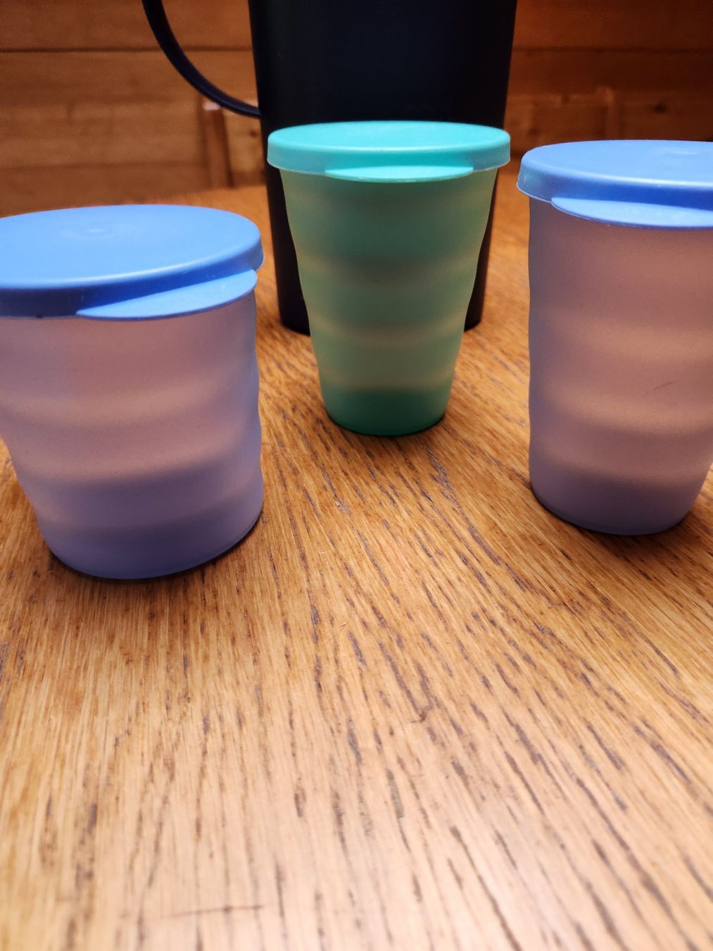 Tupperware Contenitori & Simili: Tupperware Krug Preludio 1,7l mit drei Tupperware Becher – Usato da Gstaad venduto da Meiel2020 3