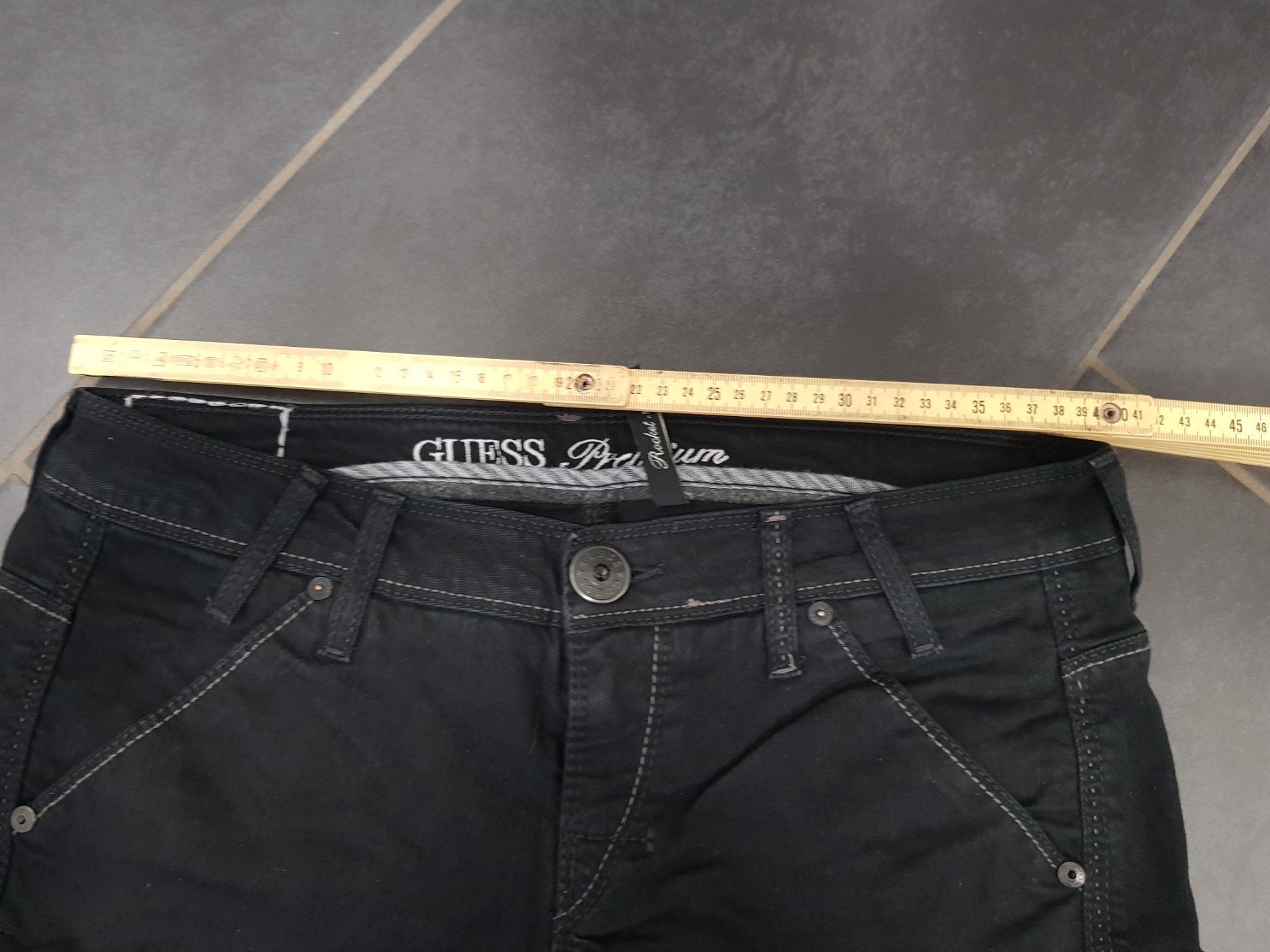 Guess Jeans: Guess Jeans – Usato da Oftringen venduto da bin_2wk8 3