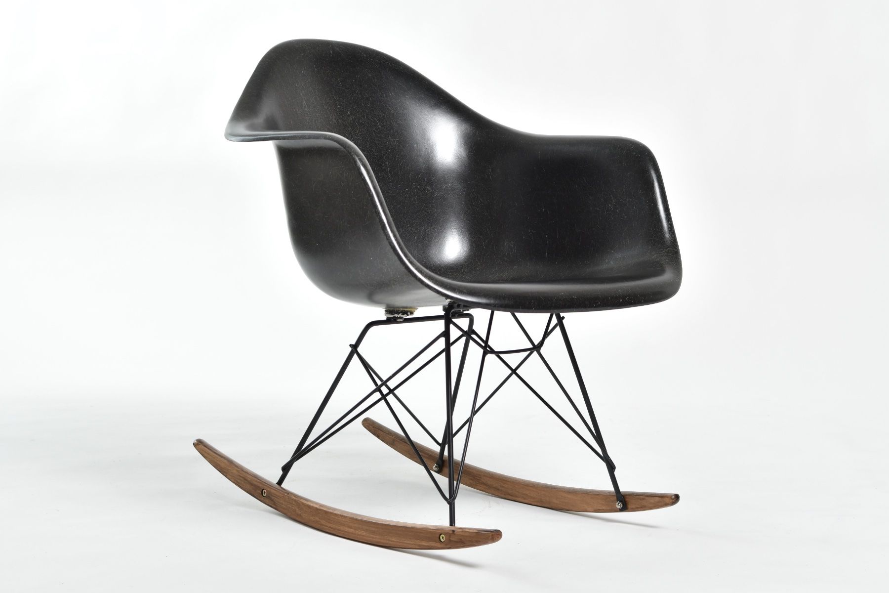 Vitra Sedie: Charles & Ray Eames Rocking Chair – Usato da Zürich venduto da IndividumCH 1