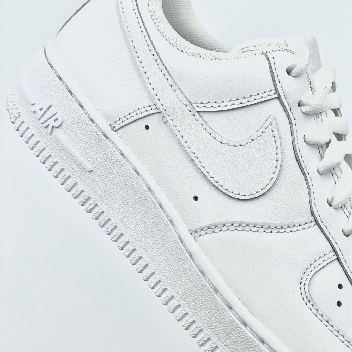 Nike Scarpe da donna: Nike Air Force 1 Triple White EU 38.5 – Nuovo e nell'imballaggio originale da Erlinsbach venduto da sasneakers 3