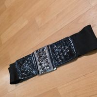 Schwarzer elastischer  Gürtel mit Metallschließe – L
