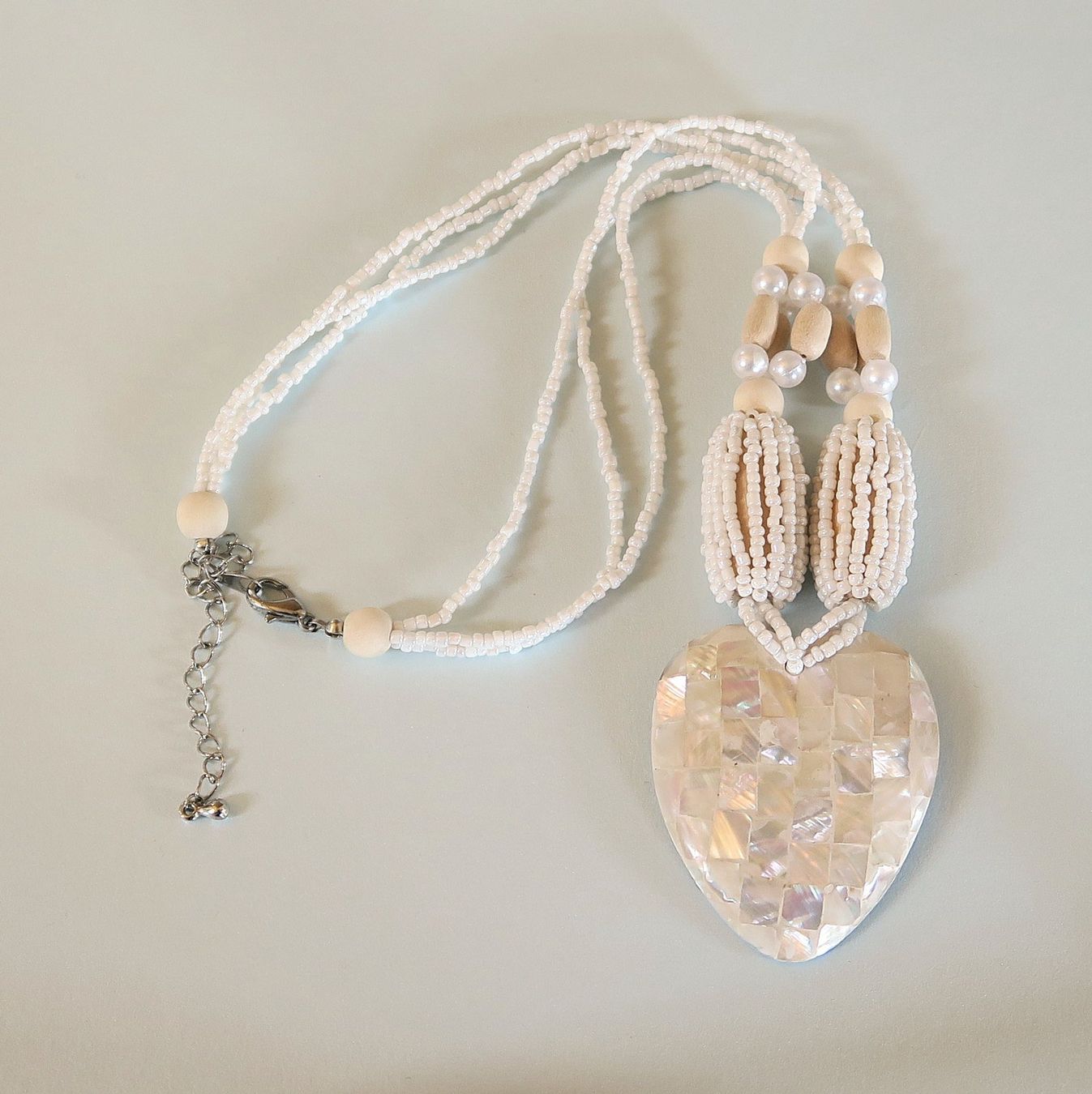 Catenine: Glasperlenkette mit Herzanhänger Perlmutt doubliert – Usato da Brittnau venduto da marlenestone 1