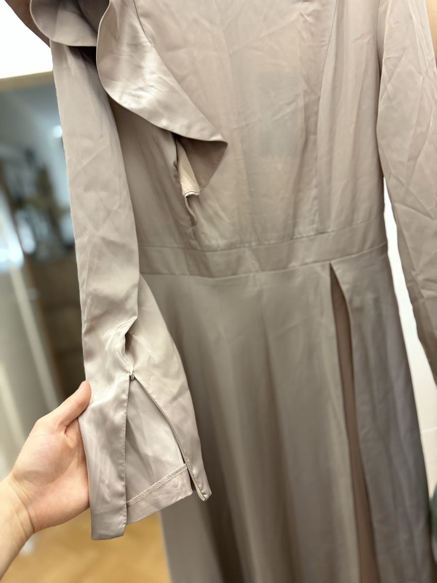 Kleider: Elegantes Abendkleid in glänzend-taupe, M – Neu und originalverpackt aus Basel von lolushka 6
