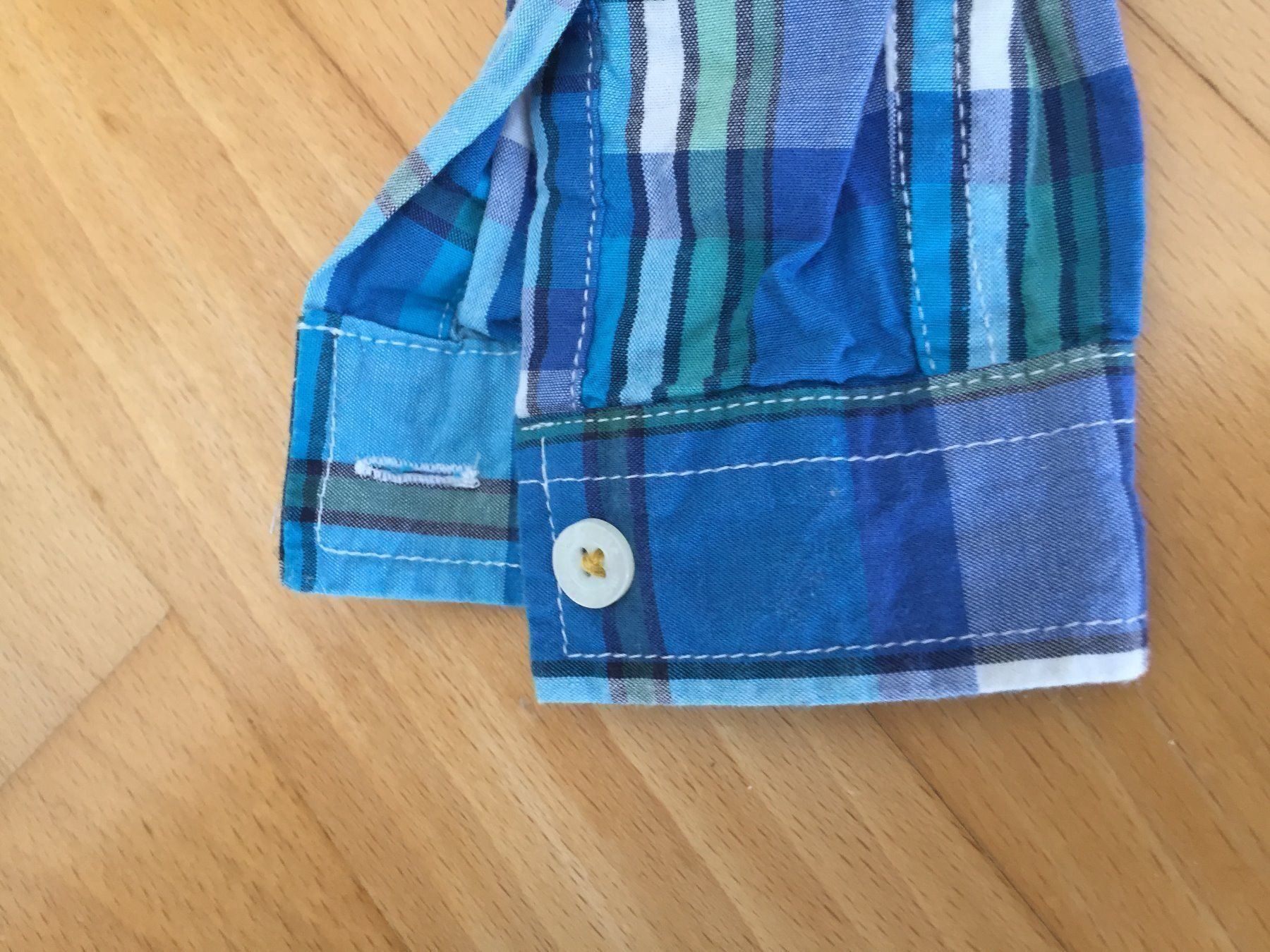 Camicie, T-shirt & Polo: Karo-Hemd langarm "mon coeur" – Usato da Muttenz venduto da Juvenile33 3