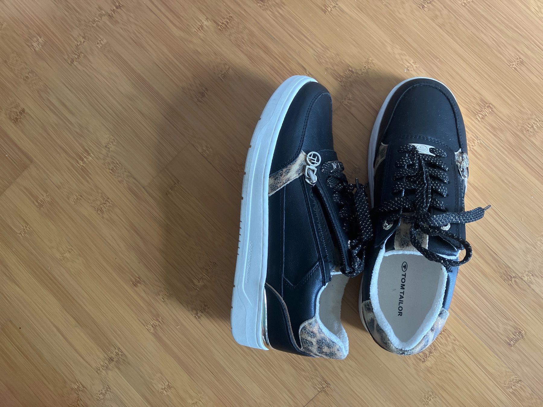 Tom Tailor Scarpe da donna: Ledersneakers von Tom Taylor – Nuovo (secondo la descrizione) da Belp venduto da Bverona