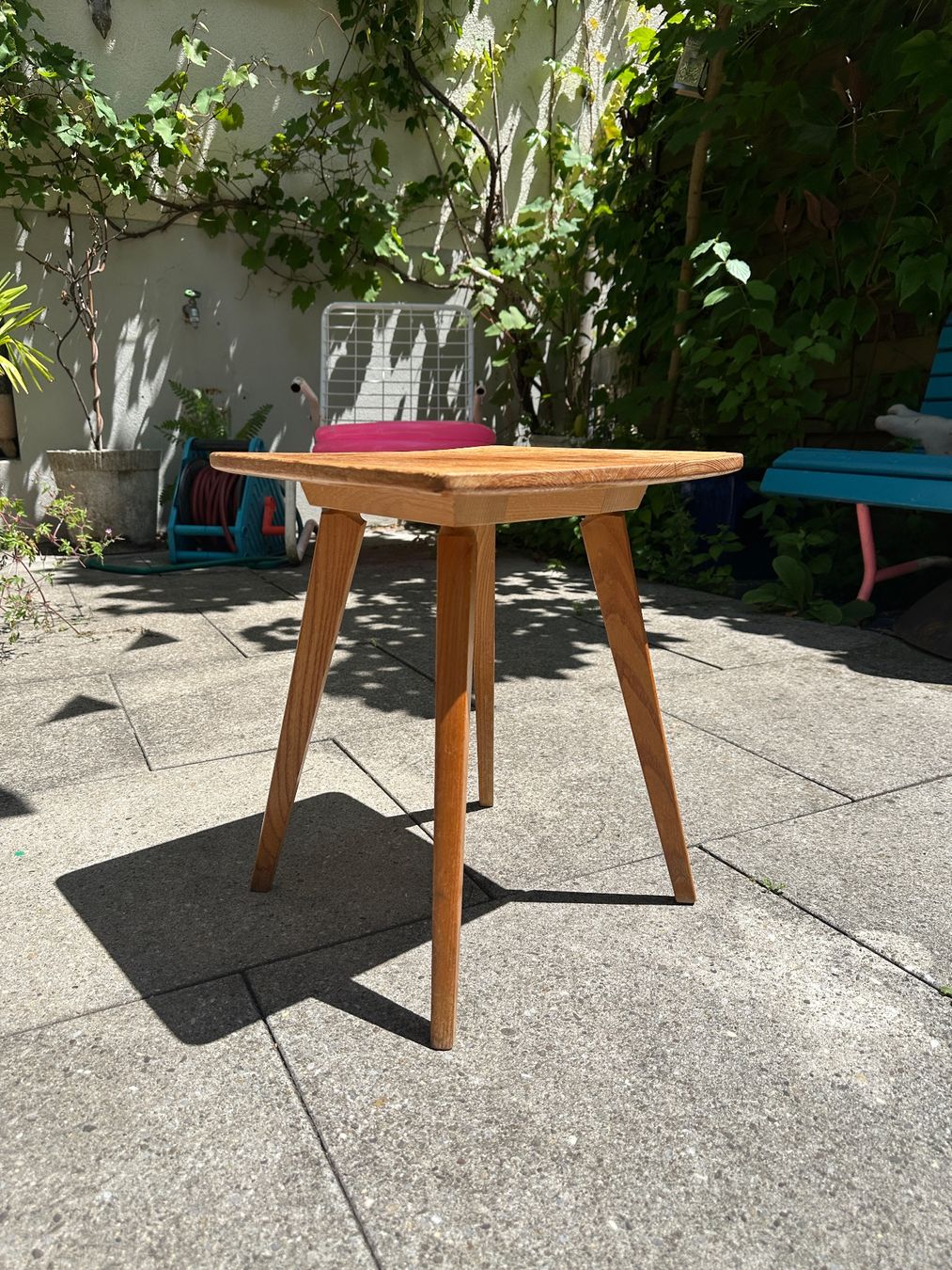 Sgabelli: Vintage Massivholz Hocker – Usato da Zürich venduto da frauflufelberg