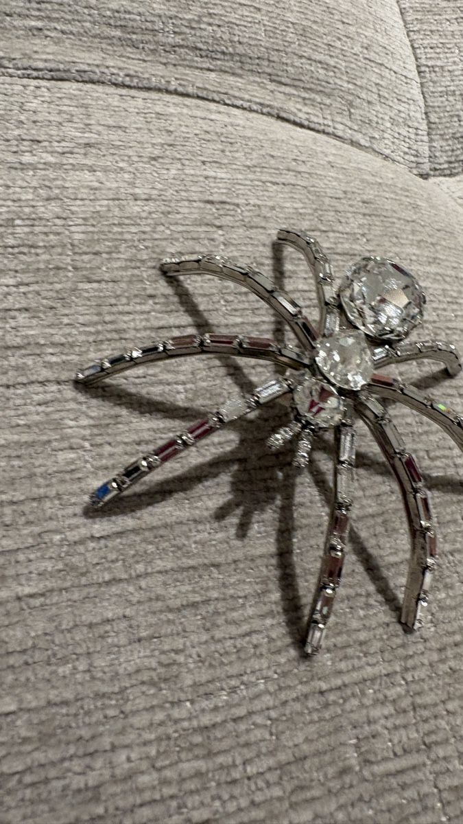 Spille & Fermagli: Brosche Spinne silberfarben mit Glassteinen – Usato da Zürich venduto da alivasalli 2