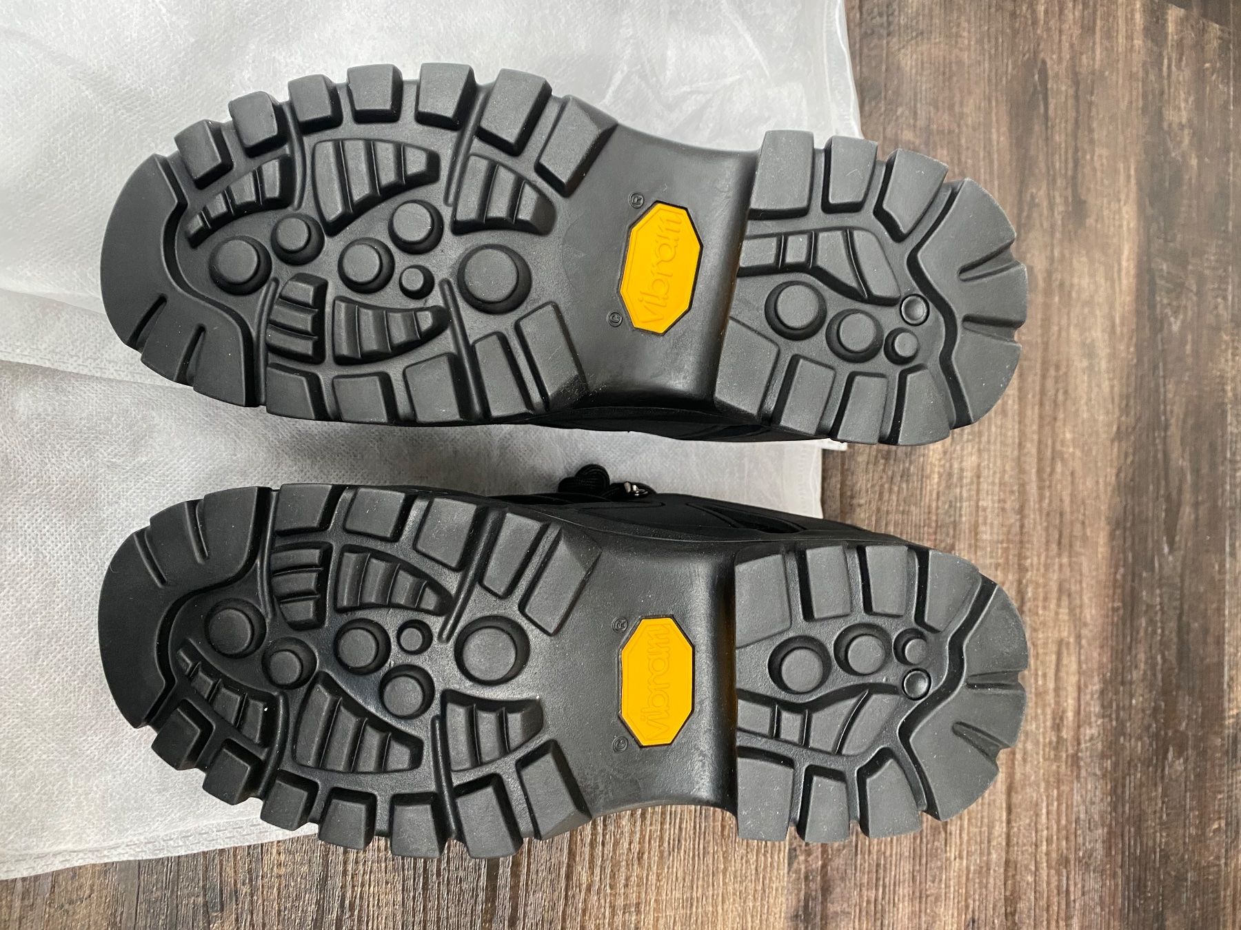 Scarpe da uomo: Andersson Bell Black Flow Sneakers Grösse 39 – Nuovo e nell'imballaggio originale da Einsiedeln venduto da Trtrtr 2